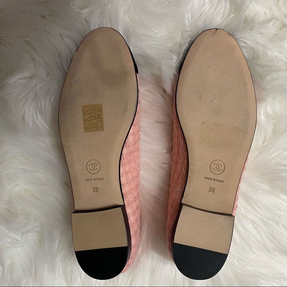 Very lightly used CHANEL flats - Picture 3 of 8